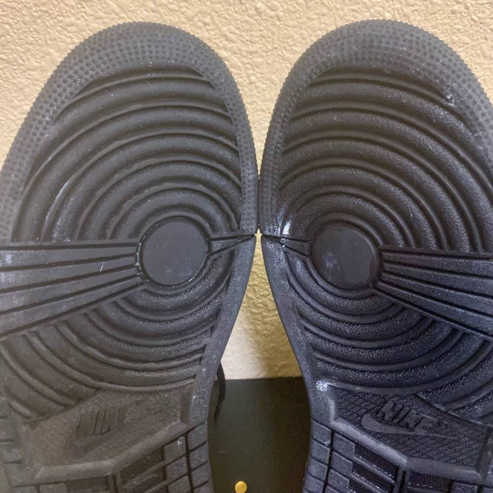 Nike Air Jordan 1 Mid SE "Metallic Gold" - Picture 13 of 16